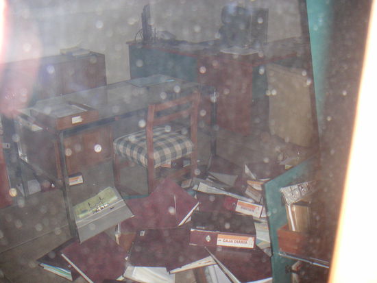 ......nichts blieb auf seinem Platz.