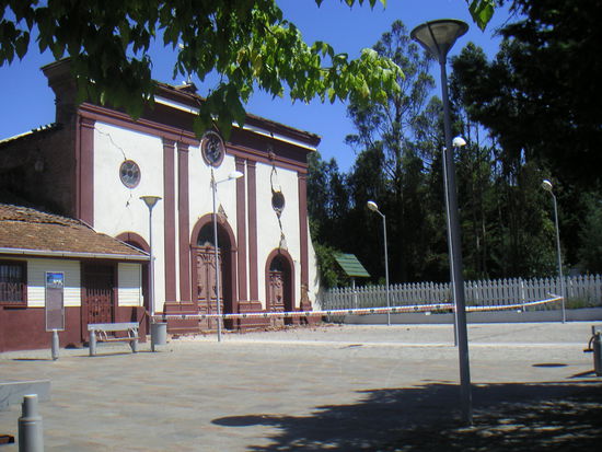 Das ganze Gebäude mit Rißen durchzogen und wir sind noch weiter im Süden....