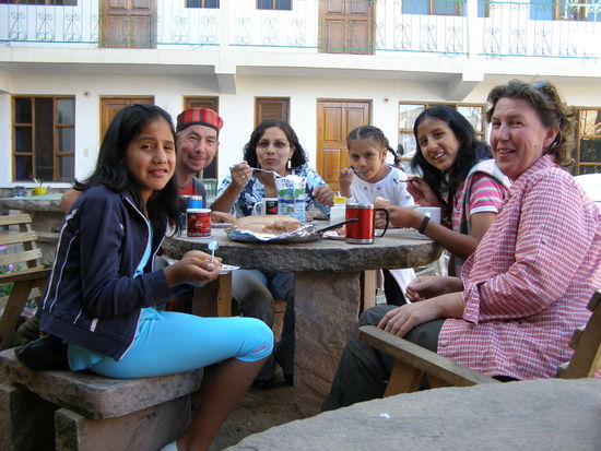Auch Bolivianerinnen lieben guten selbst gebackenen Kuchen.