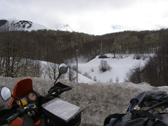 Auf dem Weg nach Chile, die erste Ueberquerung der Anden, das sieht  nicht nur kalt aus, das war es auch.