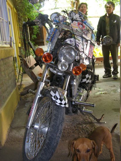 Das Motorrad von Nelson, Motorradfahrer scheinen auf der ganzen Welt eine grosse Gruppe zu sein.