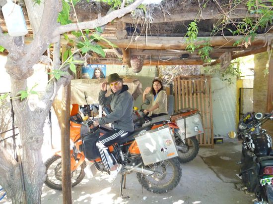 Nelson und Estella, unsere Gastgeber fuer eine Nacht, sie hatten auch ihren Spass.