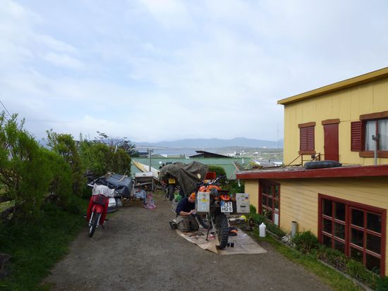 Ölwechsel, mal wieder die mobile Werkstatt an einem ungewöhnlichen Ort geöffnet.