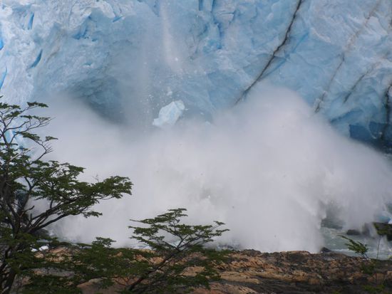 ....krachen, und wenn was fällt, dann wird's richtig laut.