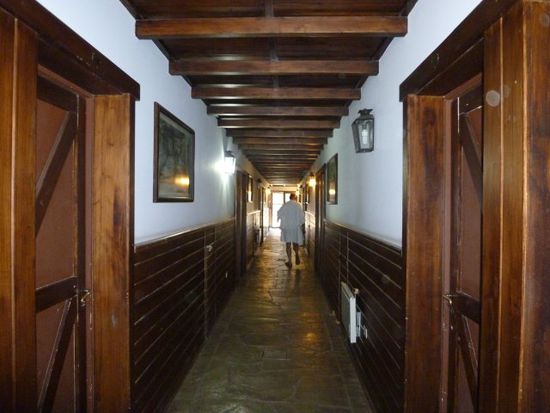 Das Hotel ist zwar schon etwas in die Jahre gekommen, hat aber Charme und vor allem Sauna und Thermen.