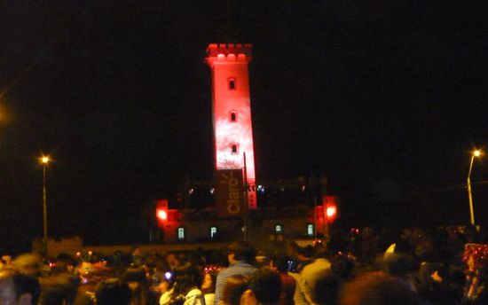Party und Feuerwerk am Leuchtturm von La Serena.