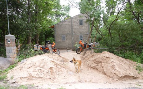 Unser Heim und Baustelle fuer ein paar Wochen, ...