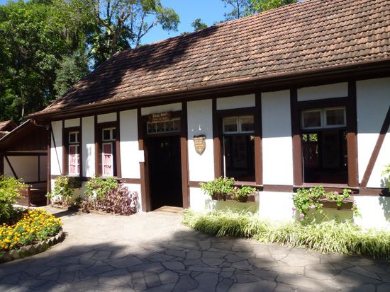 alle alten Häuser original zusammengetragen, von Wirtshaus, Schule