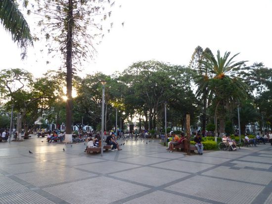 Das Leben spielt sich in Südamerika einfach auf der Plaza ab.