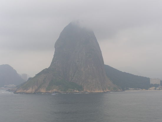 Ungewohnte Perspektive, Zuckerhut vom Schiff aus.