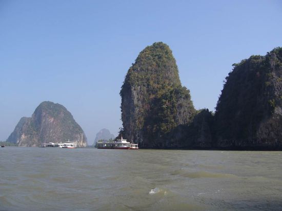 Das sind keine Touri-Boote sondern die 'Kanu-Verleih-Stationen'