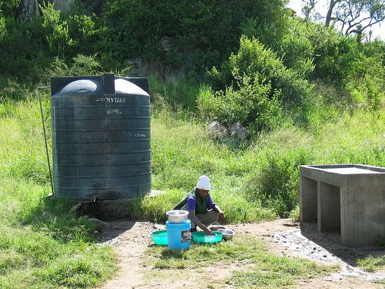 Hier im Ngorongoro ist am Zeltplatz ein Wassertank, der auch den Maasais im Krater für Frischwasser dient.