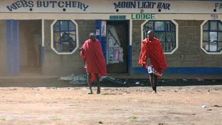 Maasai Männer im Ort