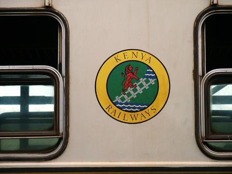 Der Zug im Bahnhof