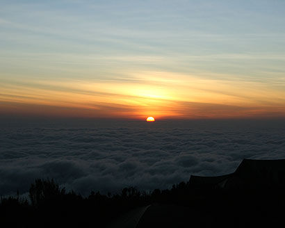 Sonnenaufgang über den Wolken, ein Schauspiel der Natur