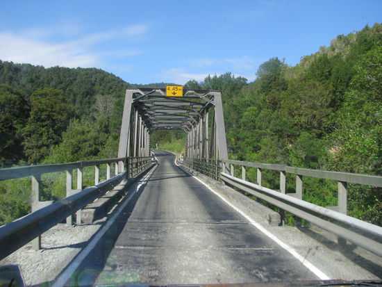 Eine einspurige Brücke, ziemlich häufig in Neuseeland.