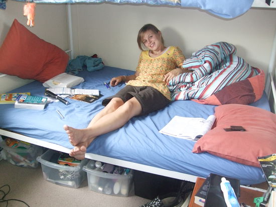 Laura in unserem neuen Zimmer.