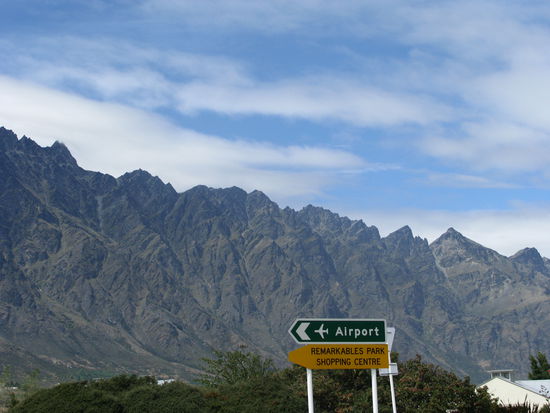 Queenstown liegt umgeben von wunderschönen Bergen.