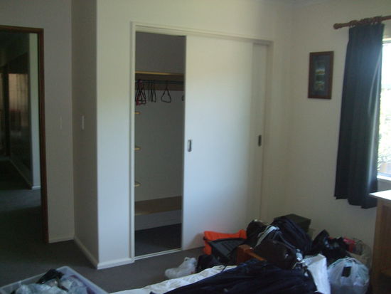 Mit riesigem Kleiderschrank!