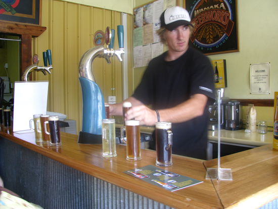 Unser Tourguide am Bierzapfen.