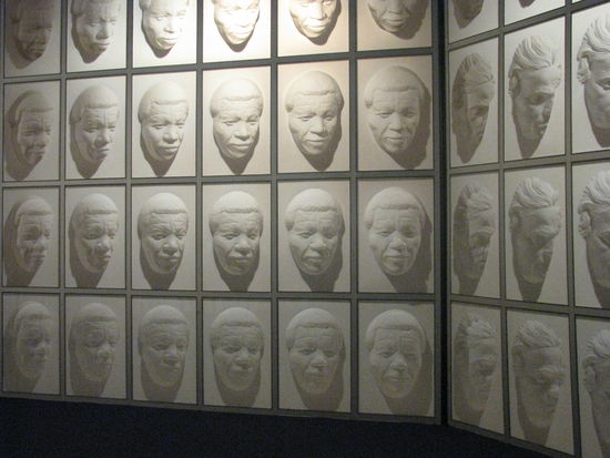 Sogar der Kamera sind die Gesichter gefolgt.