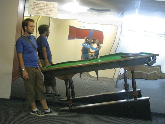 Die Kugel rollte scheinbar hoch!