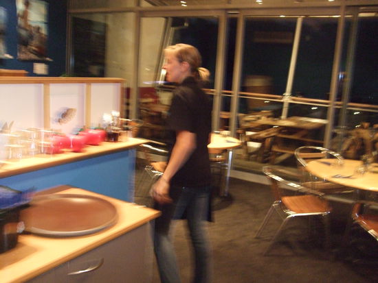 Laura wollte scheinbar nicht auf's Foto und hat sich bewegt.