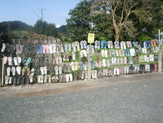 Ein Zaun aus Schuhen...