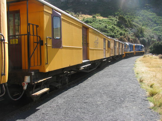 Unser Zug beim ersten Stop.