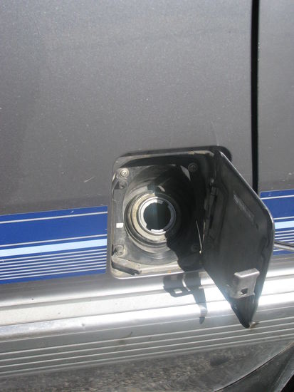 Kein Tankdeckel mehr. 