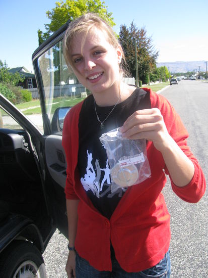 Laura mit dem neuen Deckel.