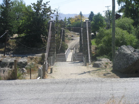 Eine Hängebrücke in Alexandra.