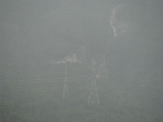 Man sieht schon die Hochspannungsmasten.