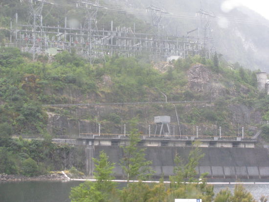 Das ist alles, was man von dem Wasserkraftwerk sieht.