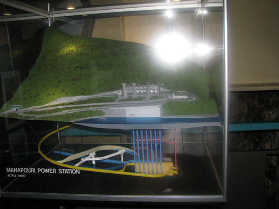 Das Modell, das erklärt, wie das Wasserkraftwerk funktioniert.