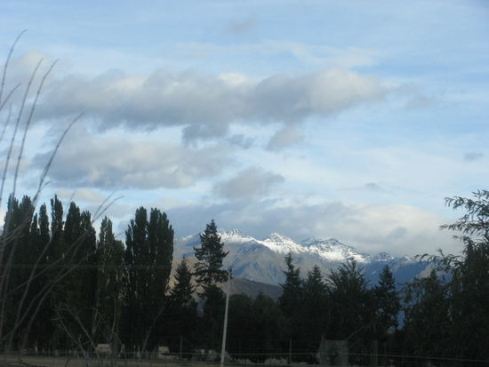 Immer noch Schnee auf den Bergen.