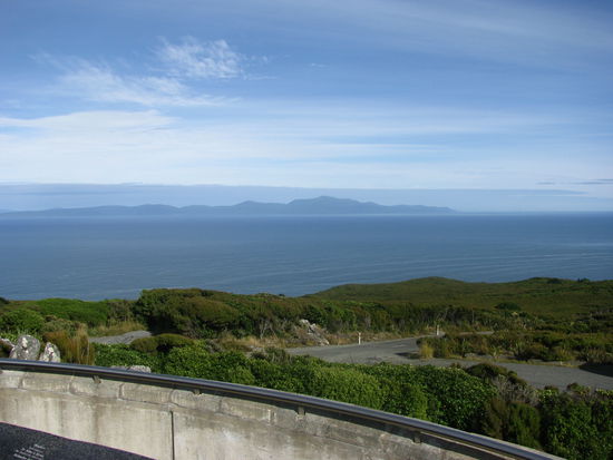 Im Hintergrund ist Stewart Island.