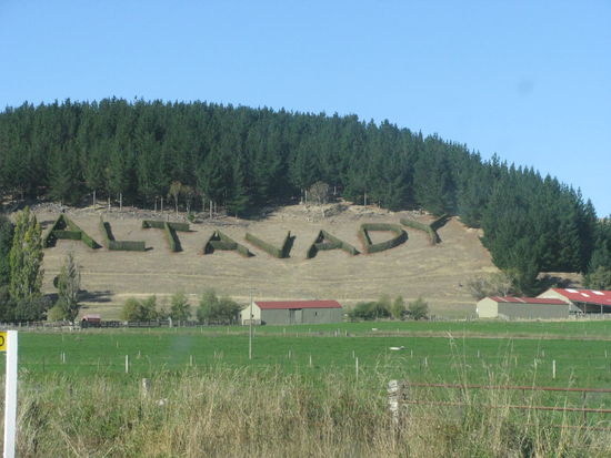 Ein Ortsschild, das uns ziemlich gut gefallen hat.