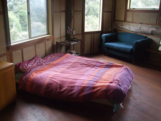 Unser Bett in unserem neuen zu Hause.