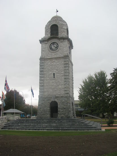 Und wieder ein Kriegsdenkmal.