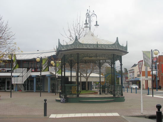 Ein Gazeebo in der Innenstadt.