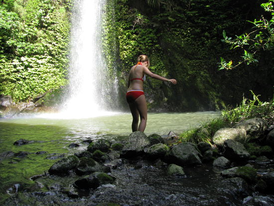 Auch Laura traute sich ins Wasser.