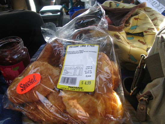 Croissants im Sonderangebot! Nach knapp 8 Monaten ohne Croissants, gönnten wir uns diese.