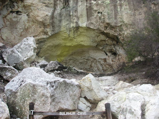 Schwefelhoehle. 