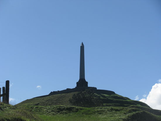 Der Obelisk des "One Tree Hill".
