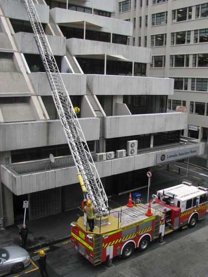 Die Feuerwehr war vor unserem Fenster im Einsatz.