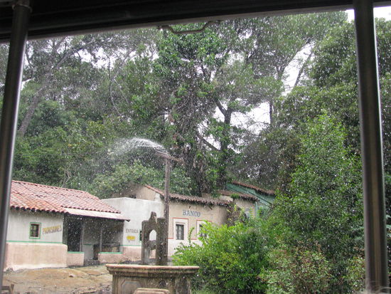 Plötzlich fing es an zu regnen.