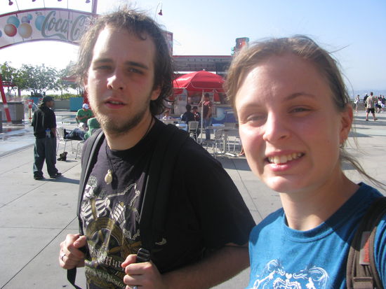 Nass nach der Wildwasserbahn und sichtlich erschöpft.