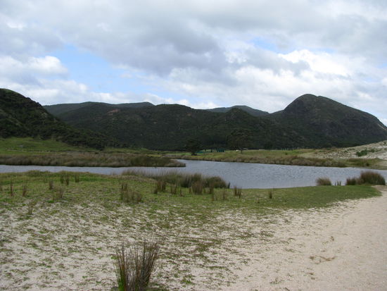 Mit einem schoenen Fluss.