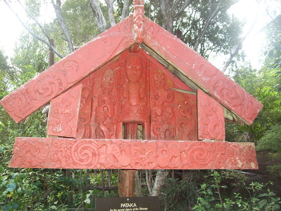 Pataka, zur Aufbewahrung heiliger Gegenstaende.